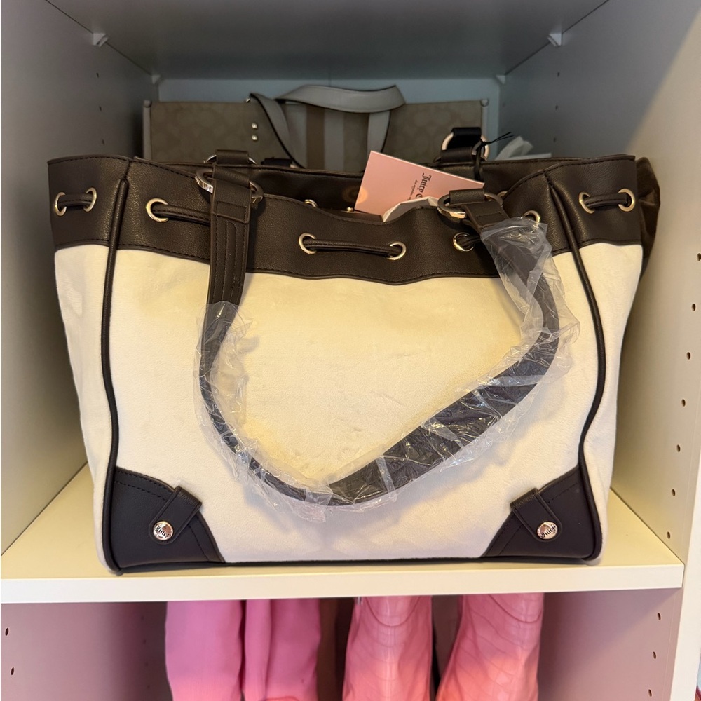 Juicy Couture Cream Scottie Dog Daydreamer bag - Picture 2 of 3